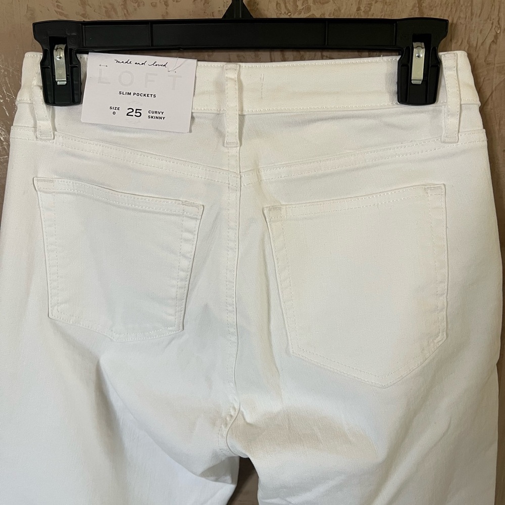 NWT LOFT Curvy Skinny White Jeans – Size 25 – Button Ankle Detail - Picture 4 of 7